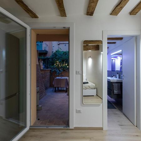 Luxury Suite In The Center I Private Patio & Kitchen โบโลญญา ภายนอก รูปภาพ