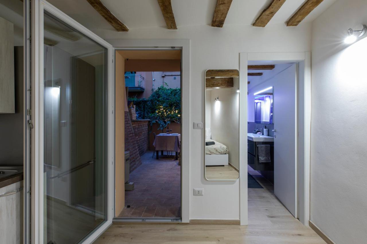 Luxury Suite In The Center I Private Patio & Kitchen โบโลญญา ภายนอก รูปภาพ
