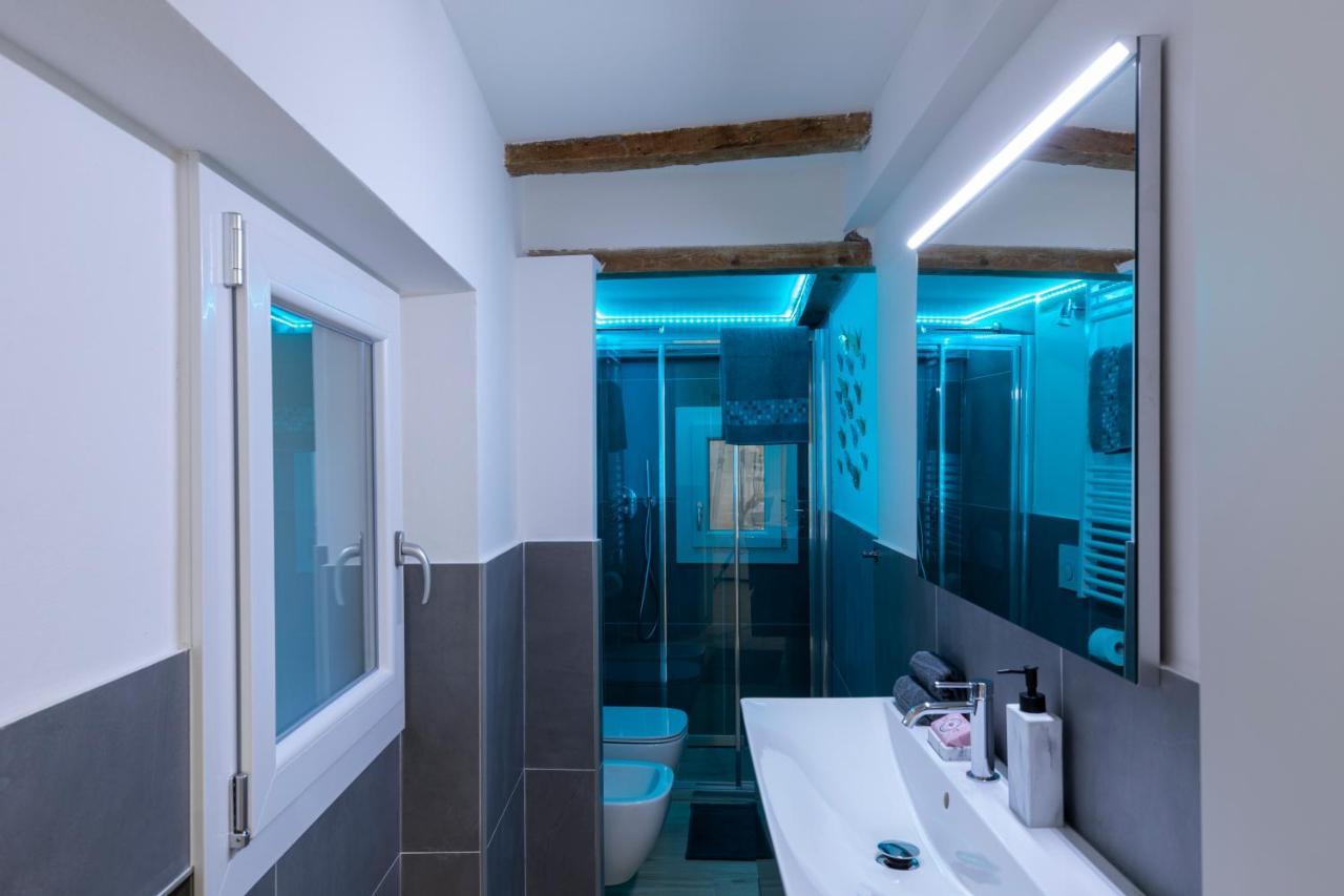 Luxury Suite In The Center I Private Patio & Kitchen โบโลญญา ภายนอก รูปภาพ