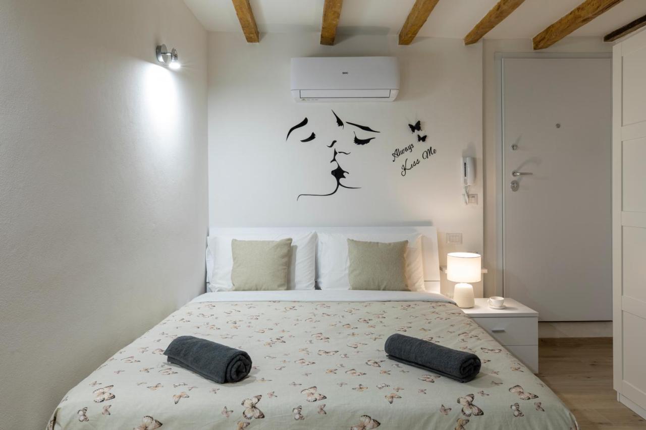 Luxury Suite In The Center I Private Patio & Kitchen โบโลญญา ภายนอก รูปภาพ